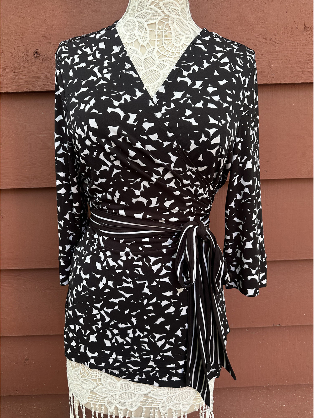 Laundry‎ by Shelli Segal Black and White Abstract Print Wrap Top